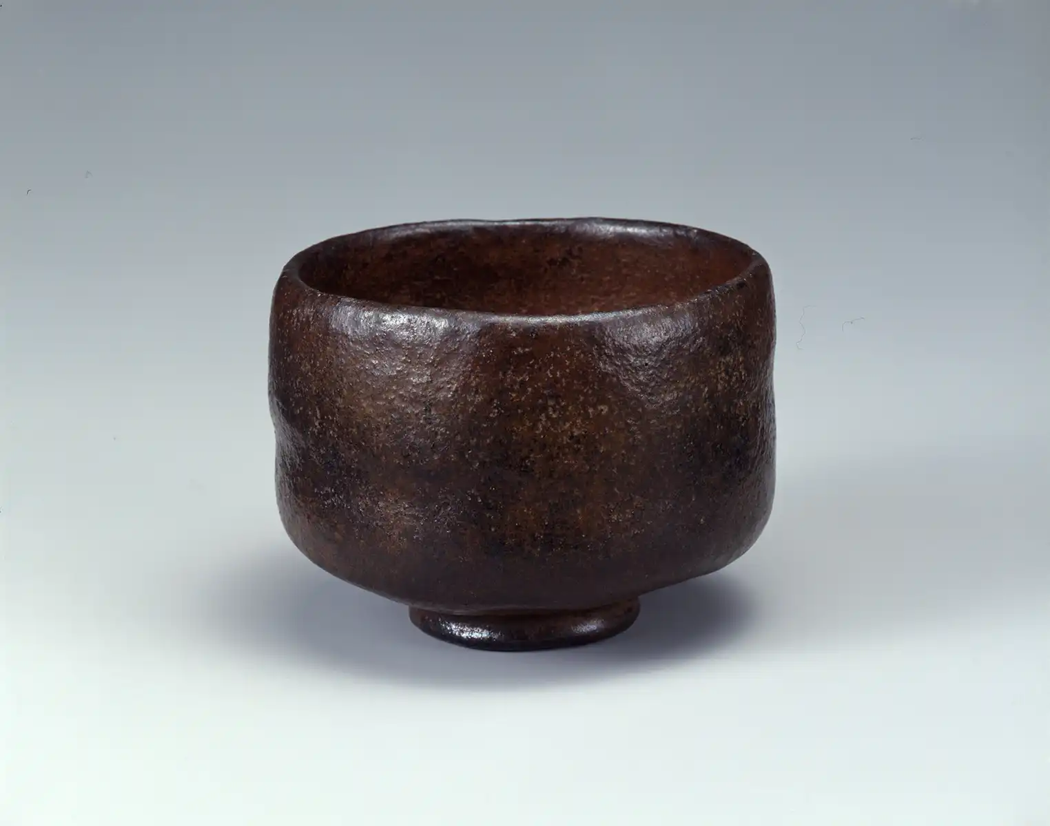 長次郎「黒楽茶碗 銘 大威徳」、桃山時代　16世紀